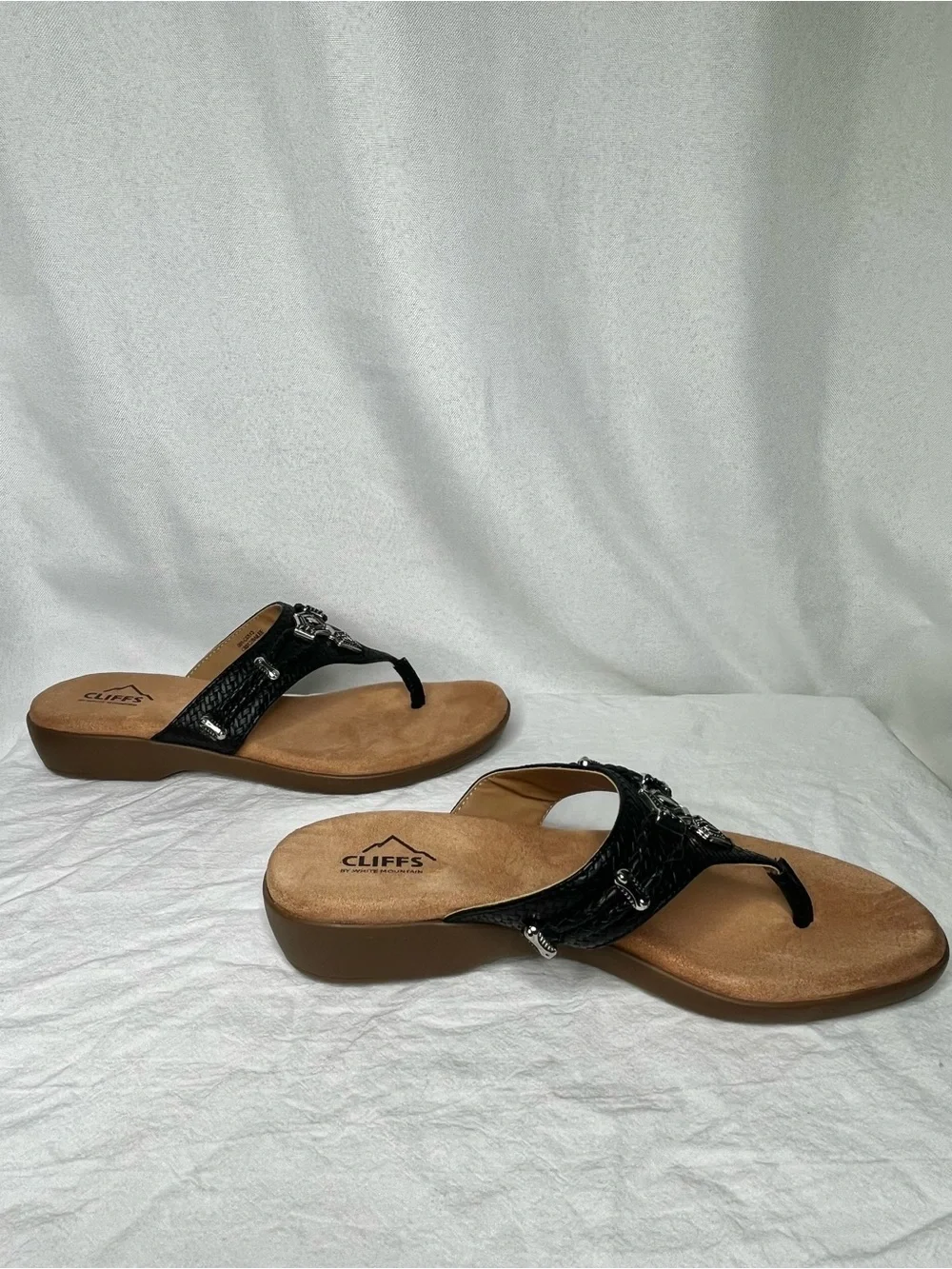 NWOB Cliffs by White Mountain Bailee Black Woven Thong Sandals Size 8M